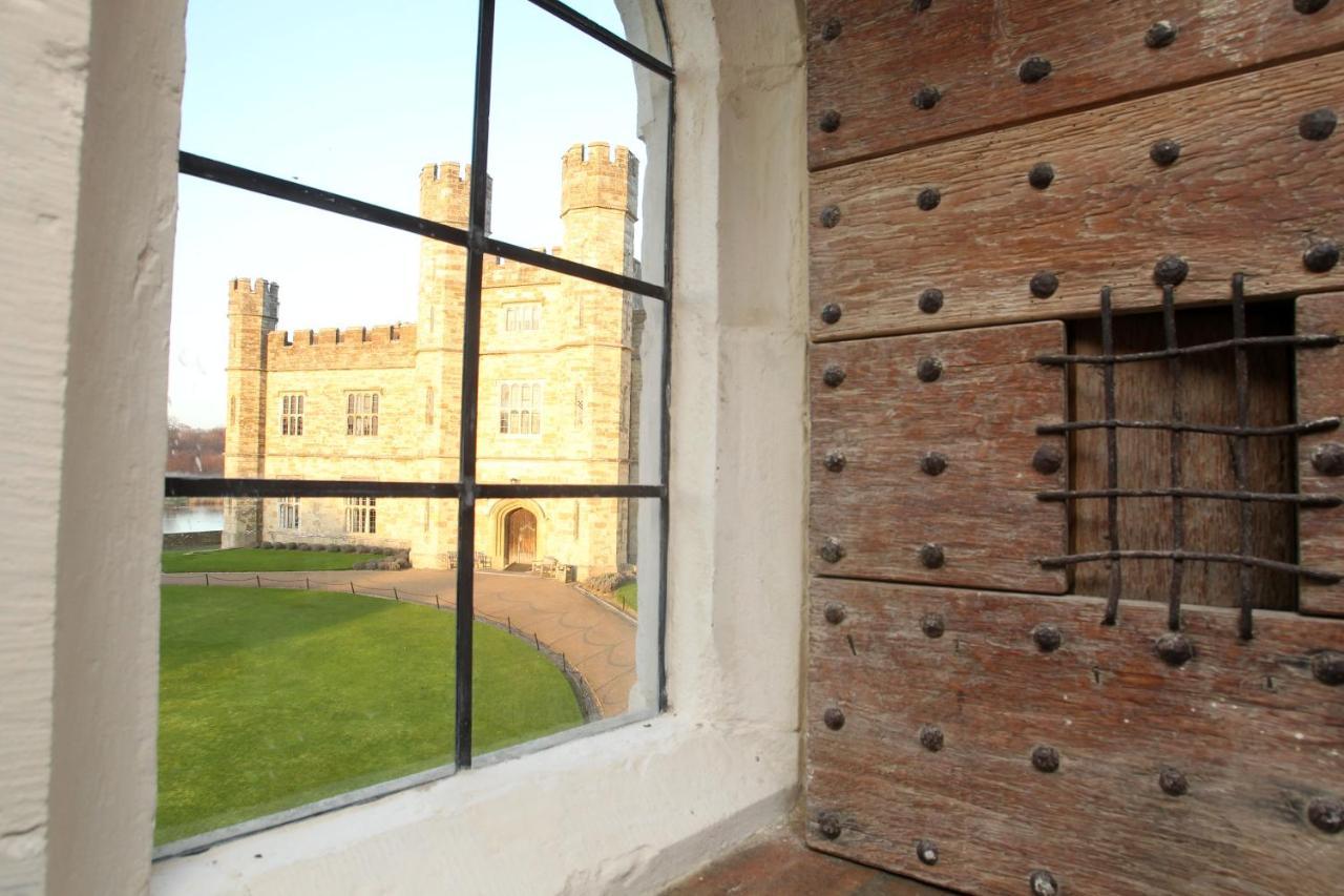 Leeds Castle Maiden'S Tower Bed & Breakfast Maidstone Exterior photo