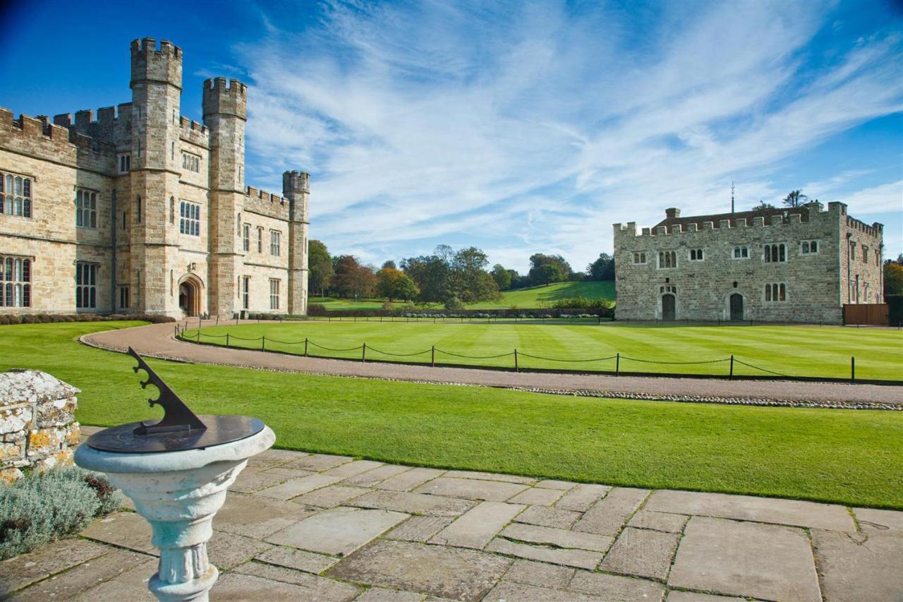 Leeds Castle Maiden'S Tower Bed & Breakfast Maidstone Exterior photo