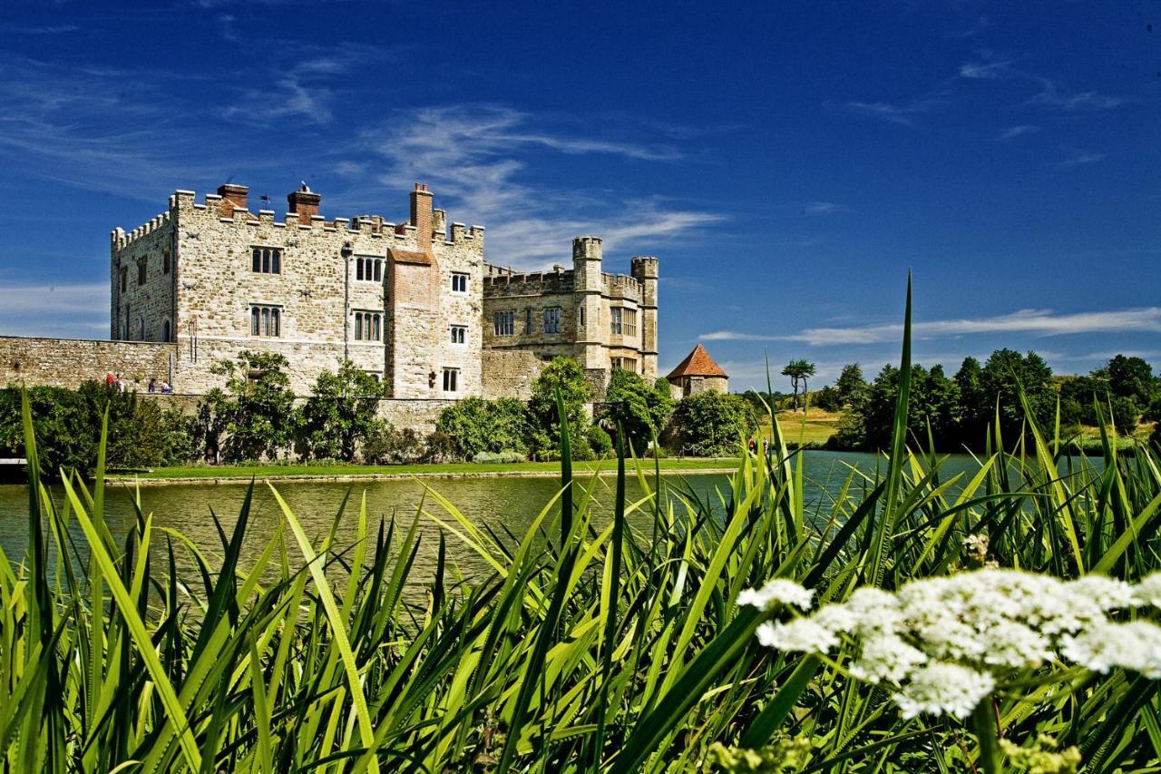 Leeds Castle Maiden'S Tower Bed & Breakfast Maidstone Exterior photo
