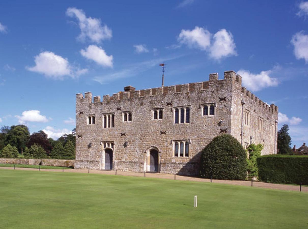 Leeds Castle Maiden'S Tower Bed & Breakfast Maidstone Exterior photo