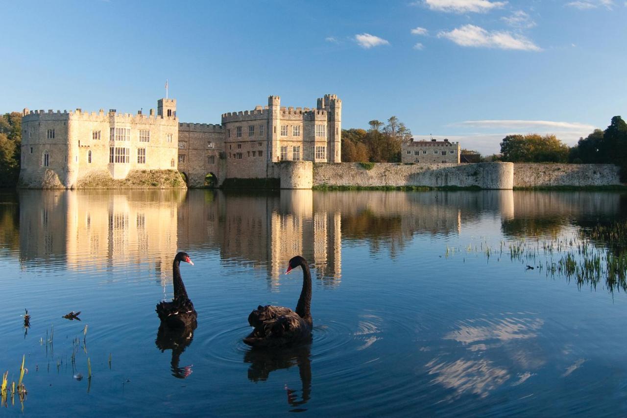 Leeds Castle Maiden'S Tower Bed & Breakfast Maidstone Exterior photo