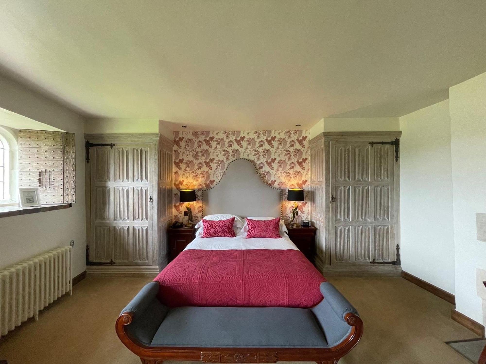 Leeds Castle Maiden'S Tower Bed & Breakfast Maidstone Exterior photo